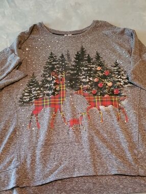 Women's Gray Holiday Plaid Reindeer Top